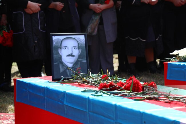 Xocalıda qalıqları aşkarlanan 7 nəfərin dəfn mərasimi keçirilib - FOTO