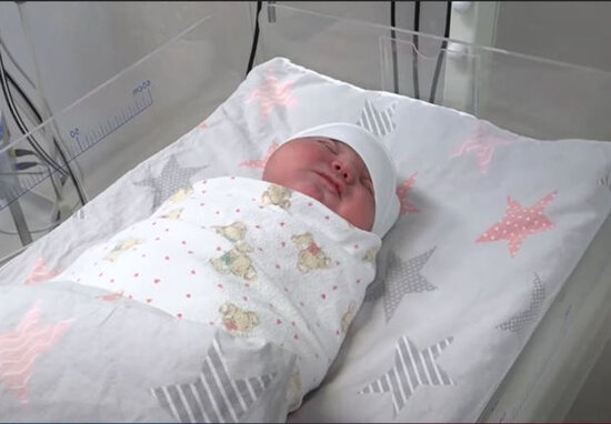 Bakıda 6 kiloqram çəkisi olan uşaq doğuldu - VİDEO