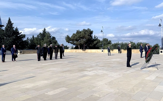 Azərbaycan müdafiə naziri ABŞ Mərkəzi Komandanlığının komandanı ilə görüşüb