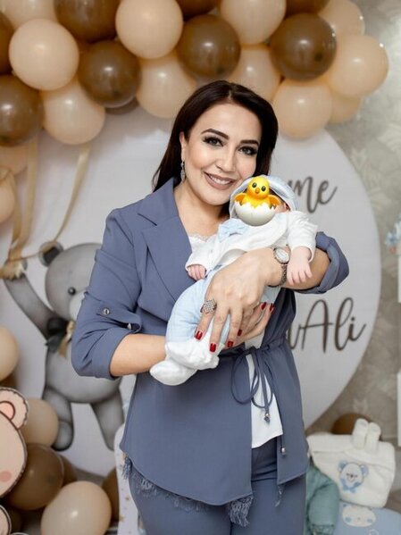 Xalq artisti yeni doğulan nəvəsi ilə foto paylaşdı