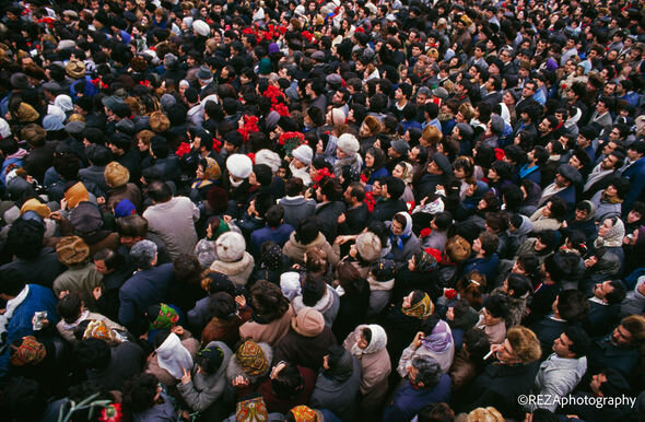 Reza Deqati: "Yaxınımı axtarmaq adı ilə morqa girib şəhidlərin şəklini çəkdim" - MÜSAHİBƏ + FOTO