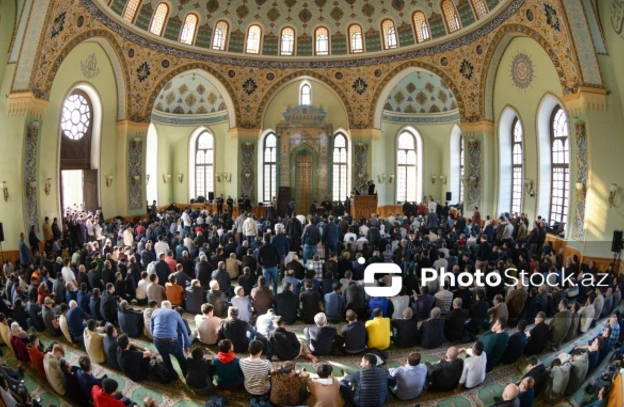 Bakıda bayram namazı qılınıb