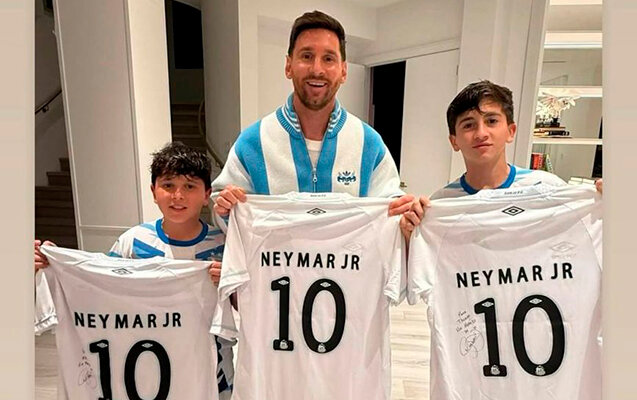 Neymar Messiyə xüsusi hədiyyə göndərdi