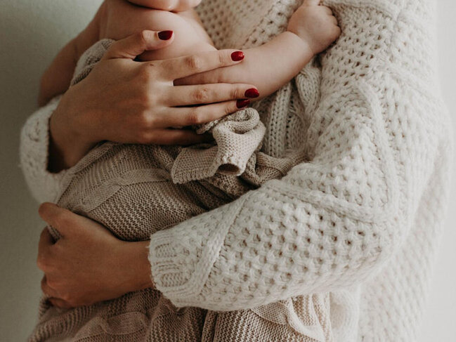 Ana əlil qızını suda boğub ÖLDÜRDÜ