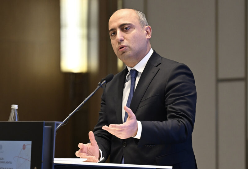"Onlara səhv etmək imkanı verməliyik" - Nazir