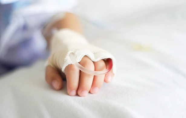 Gəncədə bir yaşlı uşaq xəstəxanada öldü