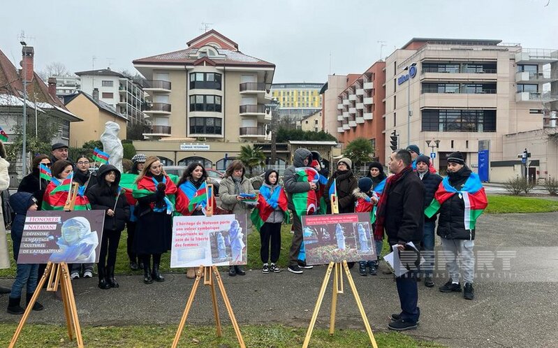 Fransada yaşayan azərbaycanlılar Evian şəhərində etiraz aksiyası keçirir