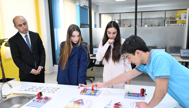 Leyla Əliyeva və Alyona Əliyeva Gəncədə STEAM mərkəzində və 37 nömrəli tam orta məktəbdə olublar