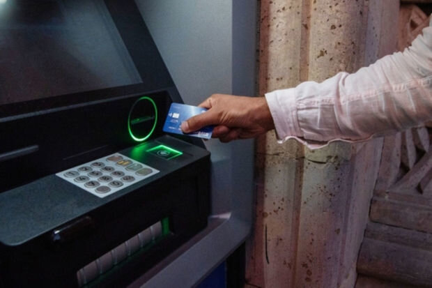 Ermənistan bankları Rusiya kartlarına xidməti dayandırır