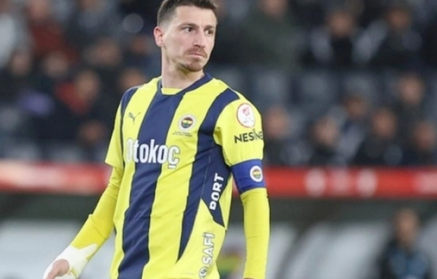 Mert Hakan Yandaş bədəninə etdirdiyi döymə səbəbindən xəstəxanaya yerləşdirilib