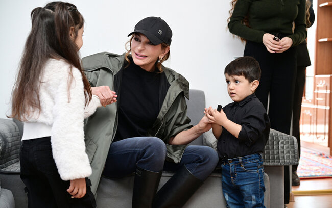 "Gəl, gəl, Mehriban xanımla görüş" - Prezident