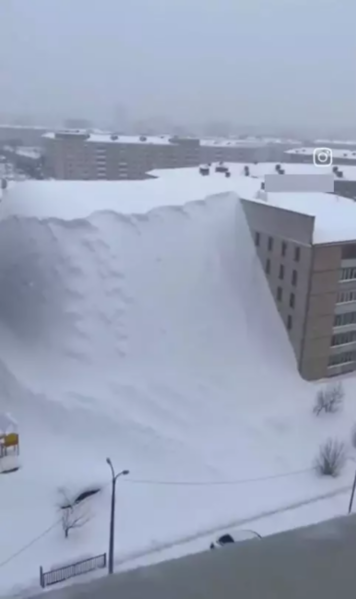Son 30 ilin ƏN GÜCLÜ QARI! Binanın 4cü mərtəbəsinə çatdı - FOTOLAR