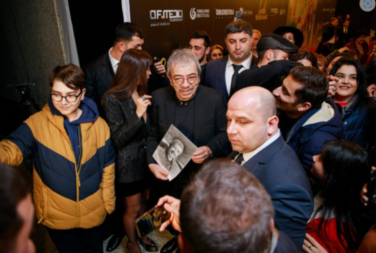 Park Cinema-da "Sevda mecburi istikamet" adlı türk filminin qalası baş tutub