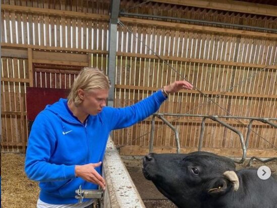 Dünyanın ən bahalı futbolçularından biri: "İnəklərə baxmaq mənim xəyalımdır" - FOTO