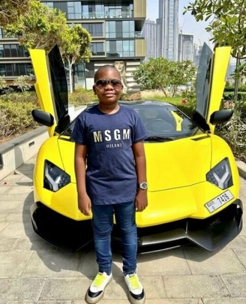 Dünyanın ən varlı kiçik milyarderinin DƏBDƏBƏLİ HƏYATI - FOTO