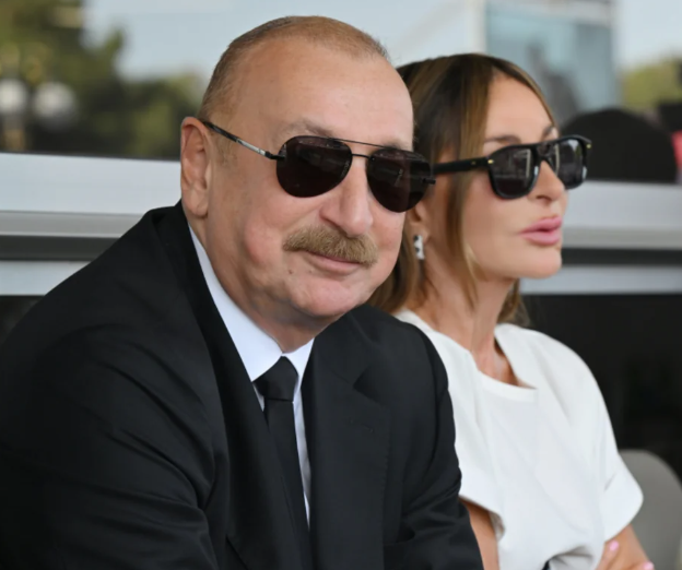 İlham Əliyev və Mehriban Əliyeva "Formula-1" Azərbaycan Qran-prisinin əsas yarışına baxıblar - FOTO+YENİLƏNİB