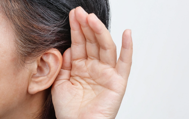 Niyə birdən-birə qulağımız tutulur? - Ani karlığın səbəbləri AÇIQLANDI