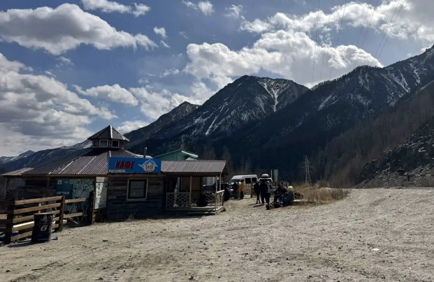 Rusiyada qar uçqununa düşən turistlərdən daha ikisinin meyiti tapıldı