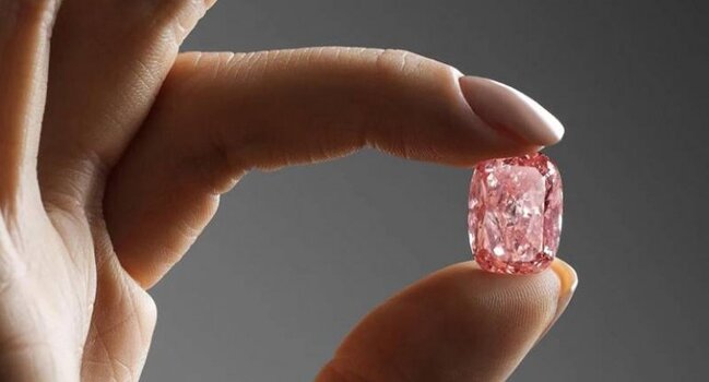 "Əsrin soyğunçuluğu" – 25 milyon dollarlıq brilyant oğurlandı