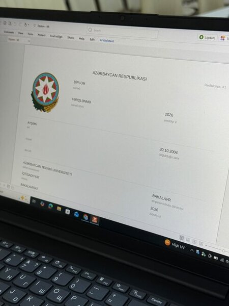 AzTU-da elektron diplomlar verilir - Rektor ilk diplomları imzaladı