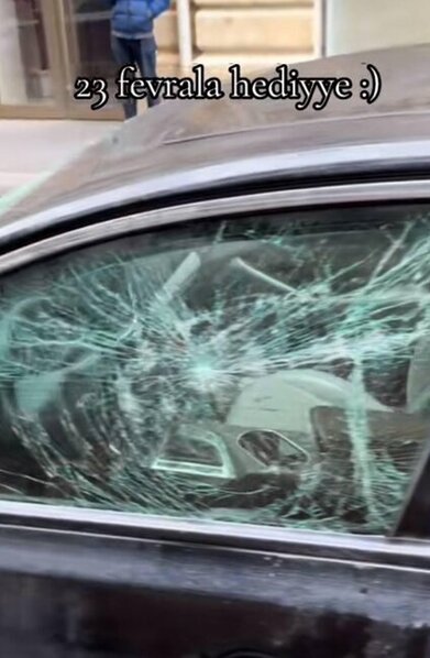 Bakıda qız sevgilisinin avtomobilini yararsız hala salıb? - FOTO