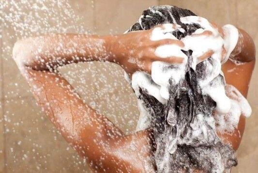 Evdən çıxanda çimmək yaxşıdır, yoxsa yatmazdan əvvəl? - Həkimdən xəbərdarlıq