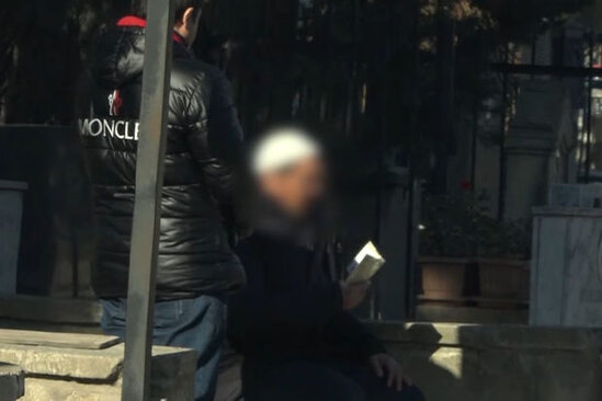 Nə Quranı oxuya bilir, nə də oxuduğunun mənasını: Amma mollalıq edir - VİDEO