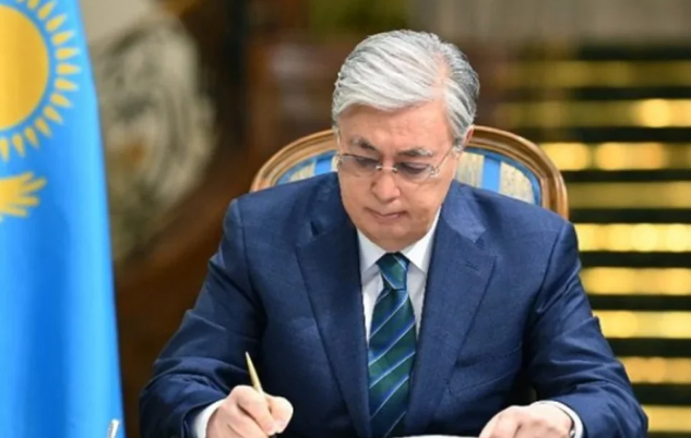 Tokayevdən sərt qərar: Nazir müavinlərini və baş komandanı işdən çıxardı