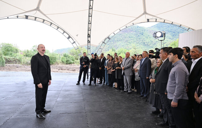 Prezident Xocalı sakinləri ilə görüşdü - Fotolar