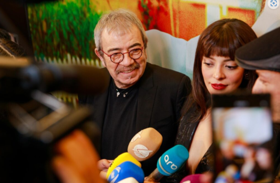 Park Cinema-da "Sevda mecburi istikamet" adlı türk filminin qalası baş tutub