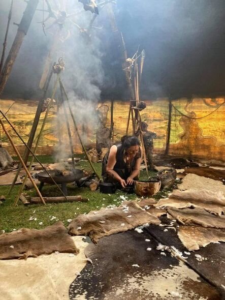 Yolda ölmüş heyvanların əti ilə qidalanan "mağara qadını" hər kəsi təəccübləndirdi - FOTO