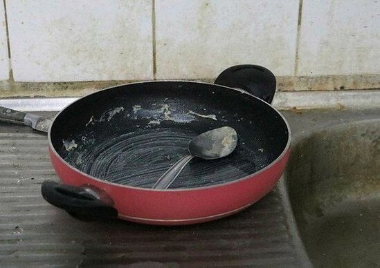 Qəribə oğurluq: Məktub yazdı, yemək bişirib yedi, duş qəbul etdi... - FOTO