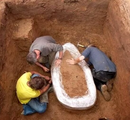 Qazıntı zamanı tabutdan görün nə çıxdı - FOTO
