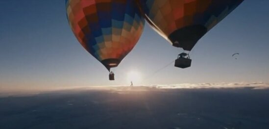 Səmada ADRENALİN: İki şar arasına ip keçirdi və... - FOTO