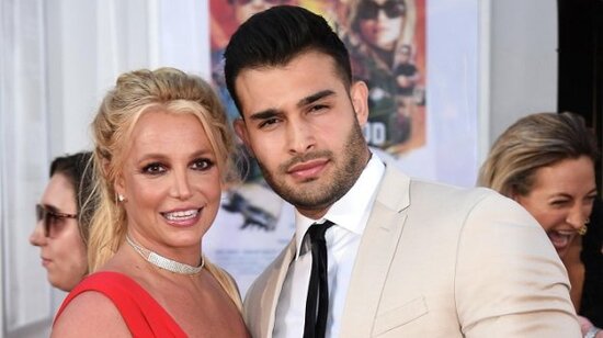 Məşhur müğənni uşağını itirdi