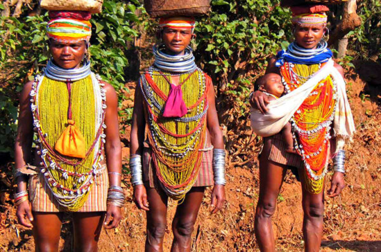 Qadınların 10 yaşlı oğlanlarla evləndiyi tayfa