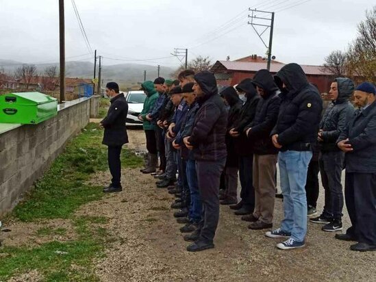 Cəsədi yumaq üçün tabutu açdılar: Ölən şəxsin üzünə baxanda ŞOKA DÜŞDÜLƏR - FOTOlar