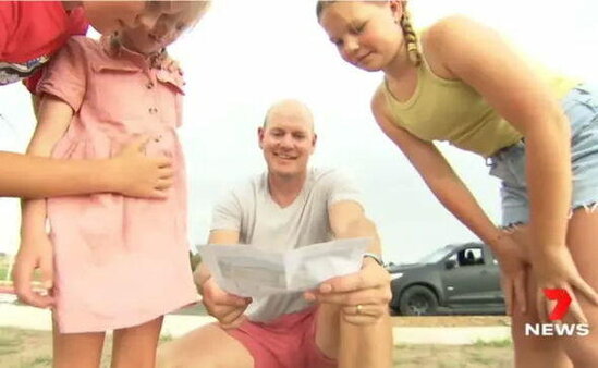 Uşaqlar cib xərcliklərini yığıb ataları ilə görün nə aldılar - FOTO