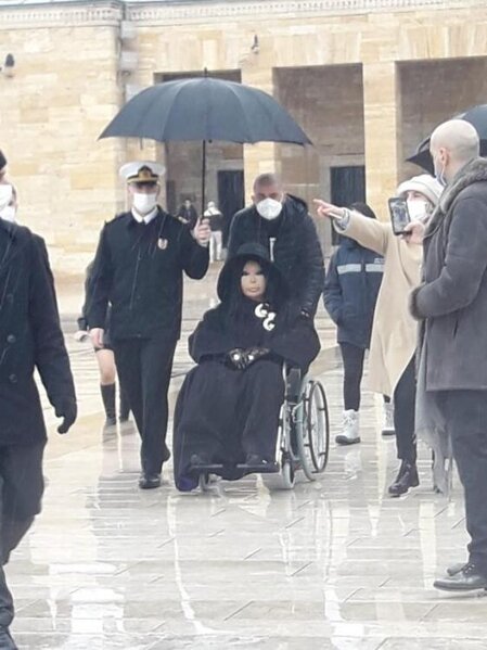 Əsgərin bu hərəkəti tənqid olundu - FOTO