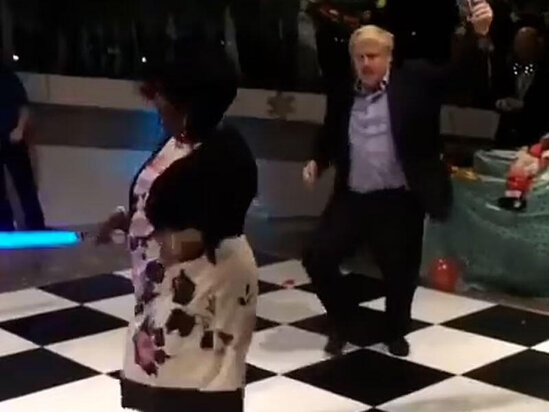Bu nazirin rəqsi qalmaqala səbəb oldu - VİDEO
