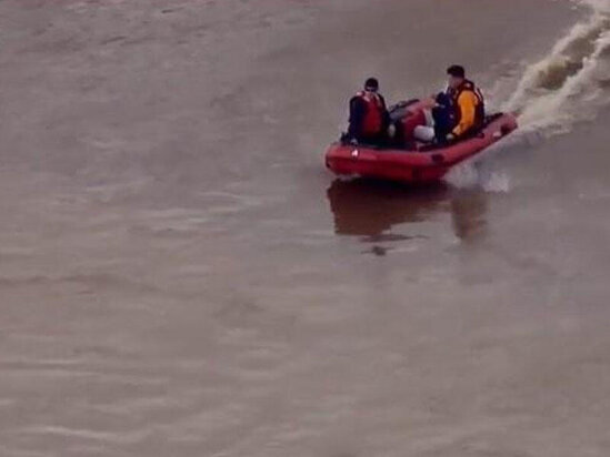 Çılpaq qadını xilas etmək istədi amma....