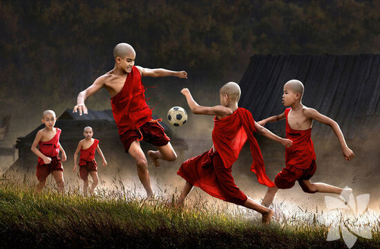 Dünyanın müxtəlif yerlərində əylənən UŞAQLAR - FOTO