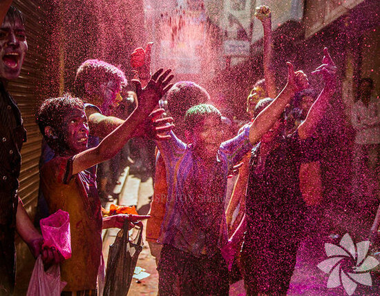 Dünyanın müxtəlif yerlərində əylənən UŞAQLAR - FOTO