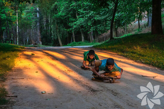 Dünyanın müxtəlif yerlərində əylənən UŞAQLAR - FOTO