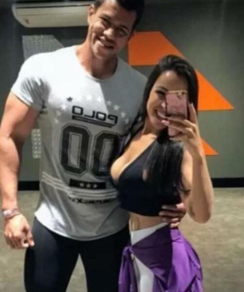 Tanınmış idmançı arvadını maşında əxlaqsızlıq edərkən tutdu - FOTO