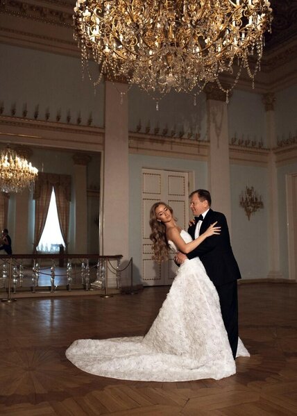 Xalq artisti özünə möhtəşəm toy etdi - Gəlin rəqsi ilə hər kəsi təəccübləndirdi - FOTOlar