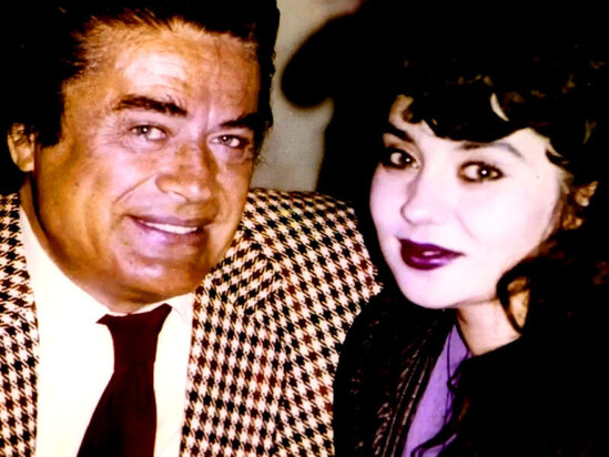 Tamaşa vaxtı övladı tələf oldu, ilan sancsa, da roluna davam elədi, həmkarı onu səhnədən yerə çırpdı