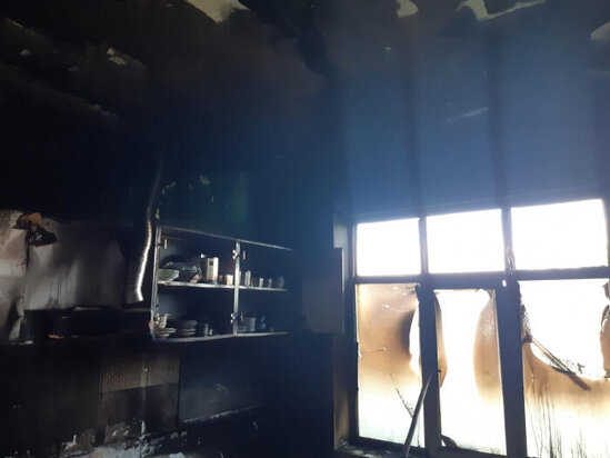 Tanınmış jurnalistin evi yandı - FOTO