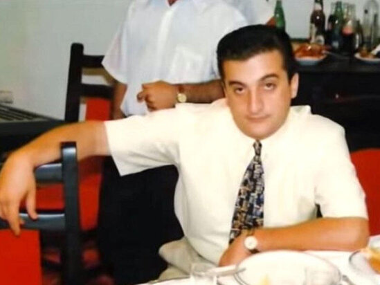 Ağ ölümə qurşandı, səsini və ailəsini itirdi, mənzilində ölü tapıldı