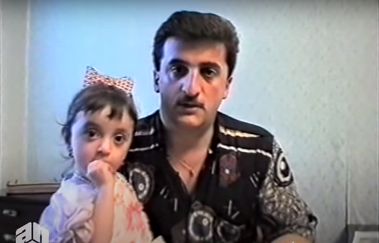 Ağ ölümə qurşandı, səsini və ailəsini itirdi, mənzilində ölü tapıldı